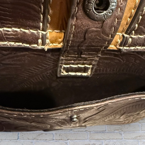 NWT Tony Lama Bronzed Floral Tooled Crossbody Saddle Bag - Brown RETIRED STYLE! - Picture 6 of 12